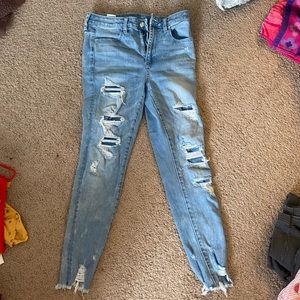 AE ripped jeans size 6 SHORT!!!
